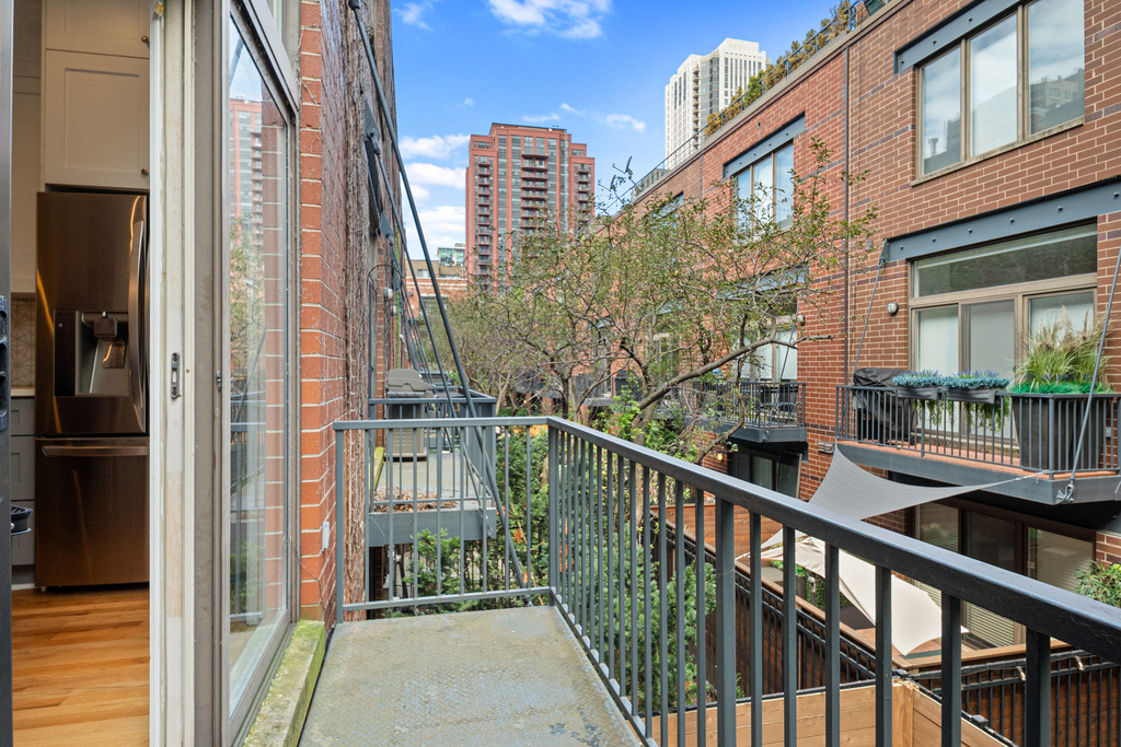 310 N Clinton Street - Photo 13