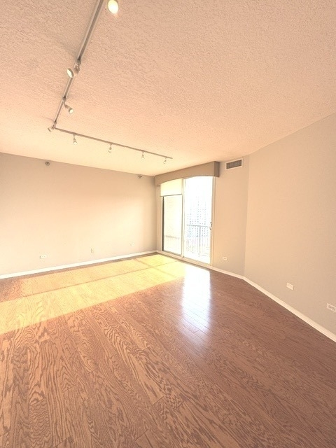 600 N Kingsbury Street - Photo 11