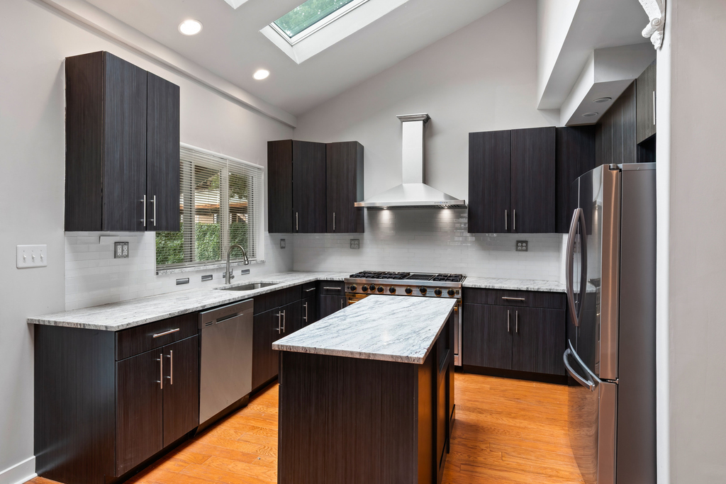 4647 N Winchester Avenue - Photo 1