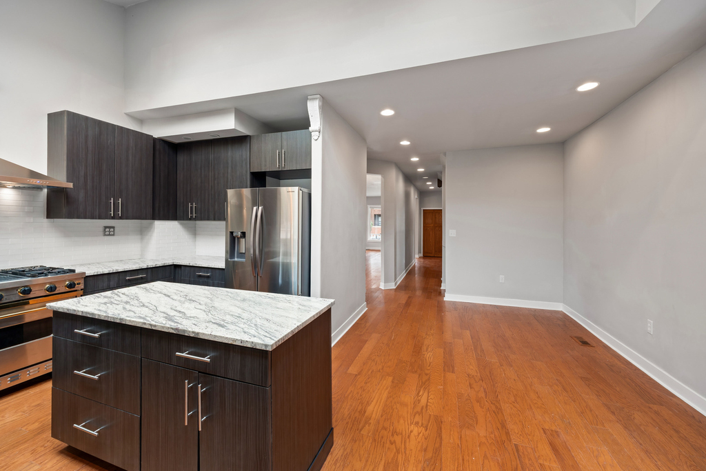 4647 N Winchester Avenue - Photo 2