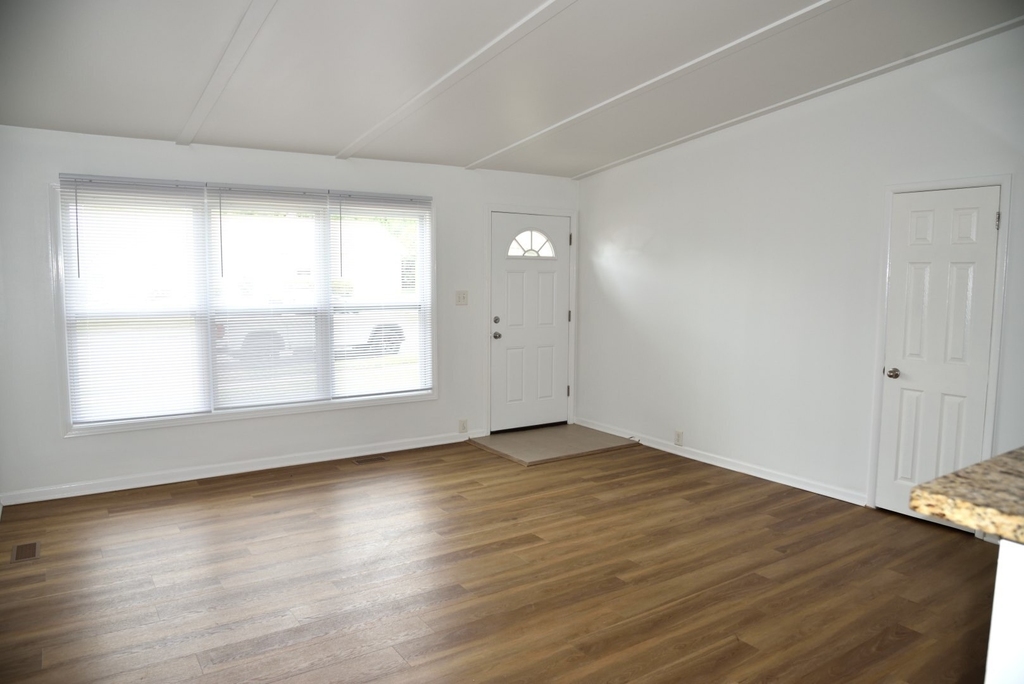713 Cascade Avenue - Photo 2