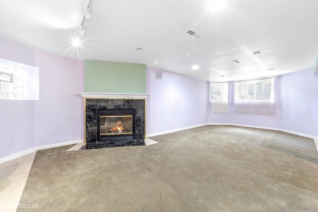 2523 W Iowa Street - Photo 16