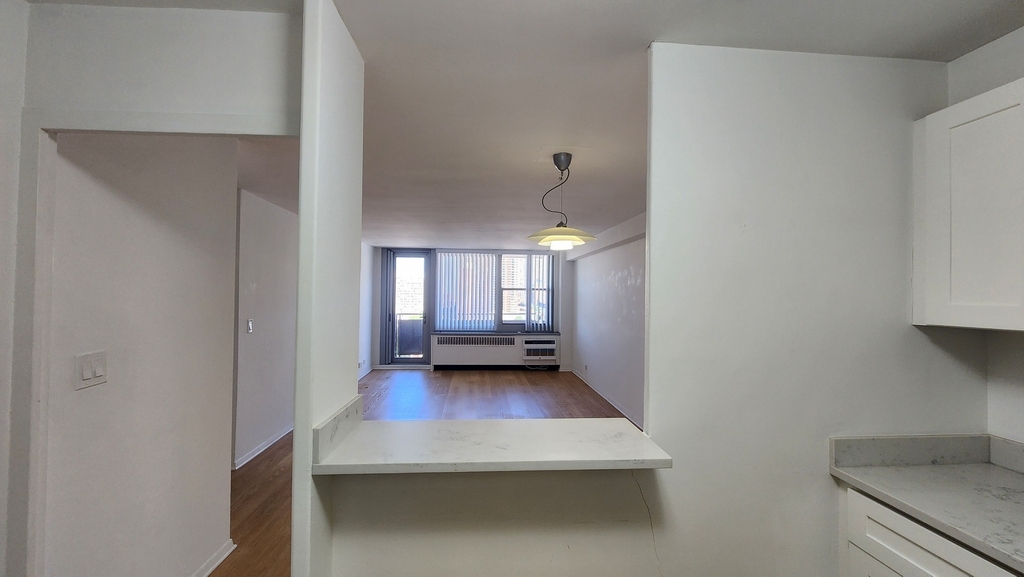 555 W Cornelia Avenue - Photo 14