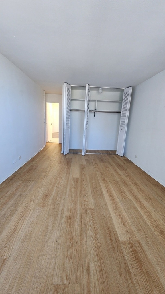 555 W Cornelia Avenue - Photo 21