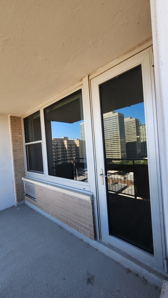 555 W Cornelia Avenue - Photo 23