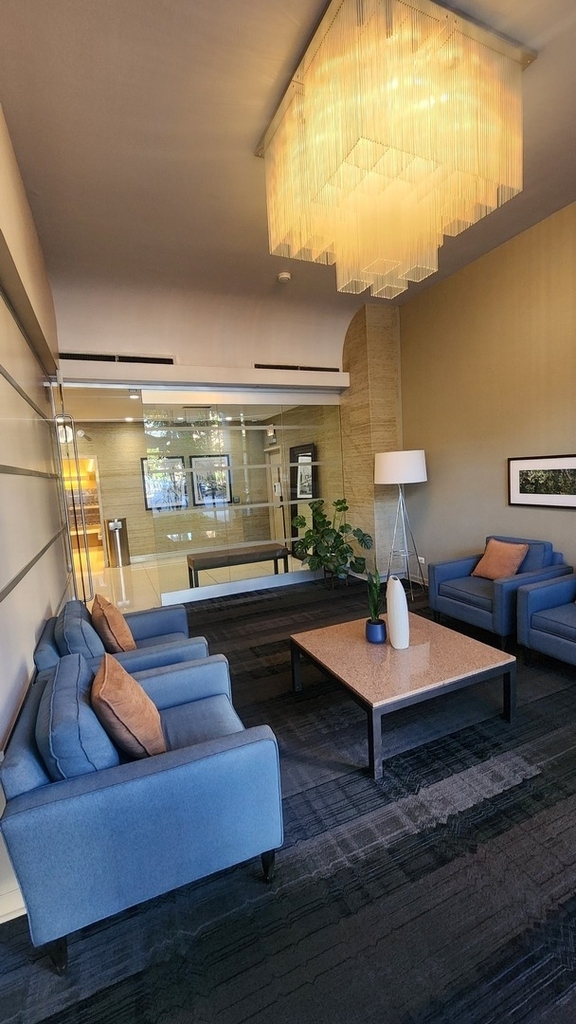 555 W Cornelia Avenue - Photo 5