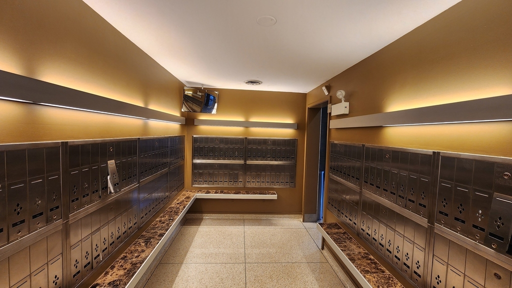 555 W Cornelia Avenue - Photo 7