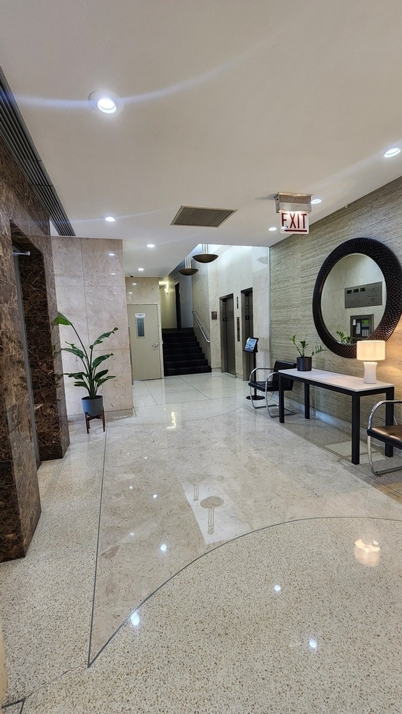 555 W Cornelia Avenue - Photo 6