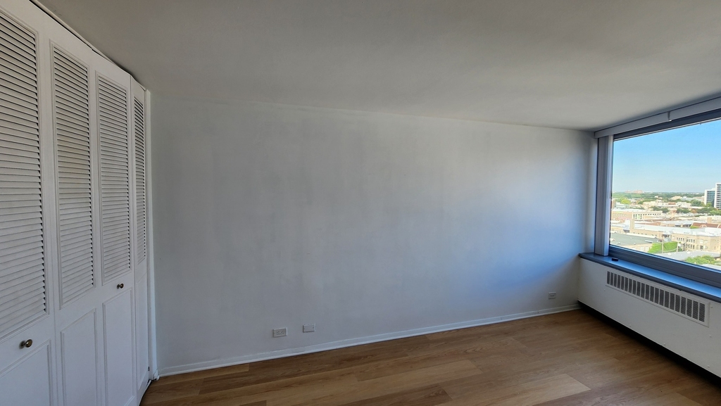 555 W Cornelia Avenue - Photo 22
