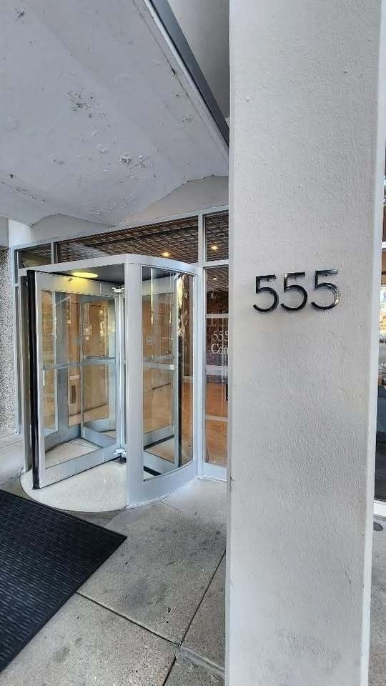 555 W Cornelia Avenue - Photo 1