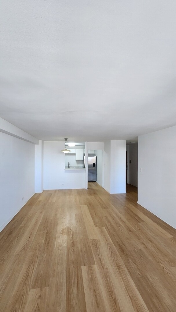 555 W Cornelia Avenue - Photo 11