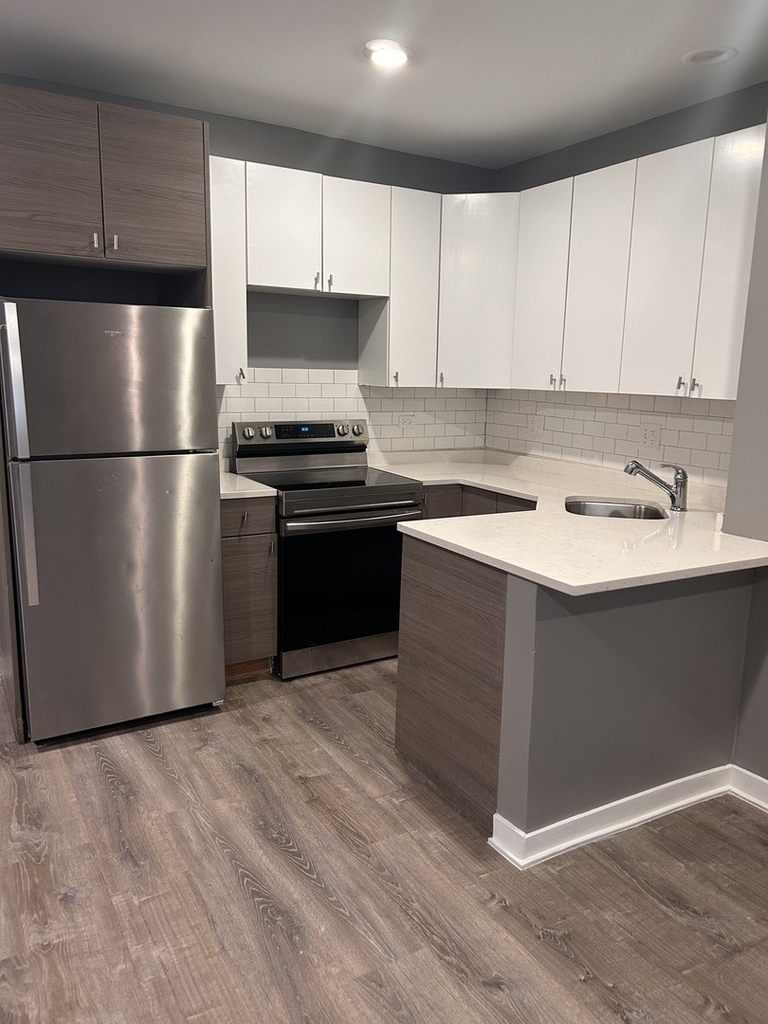4400 S Drexel Boulevard - Photo 1