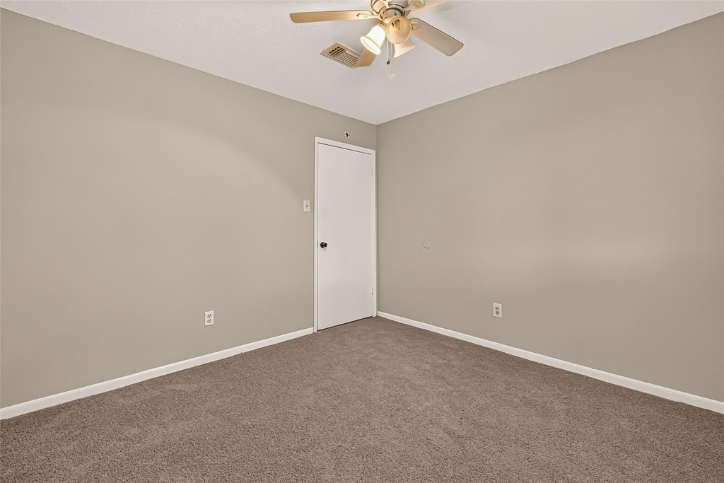 6423 Crakston Street - Photo 17