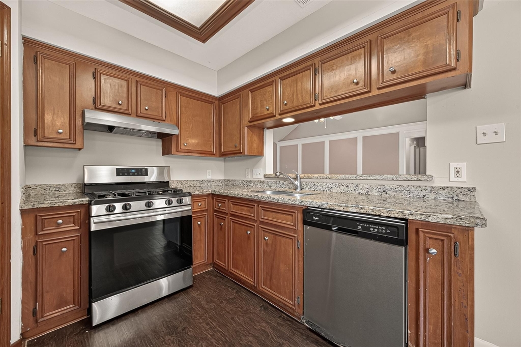 6423 Crakston Street - Photo 28
