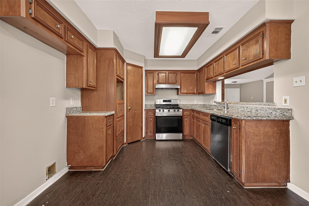 6423 Crakston Street - Photo 27
