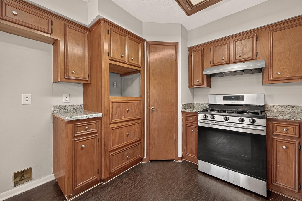 6423 Crakston Street - Photo 24