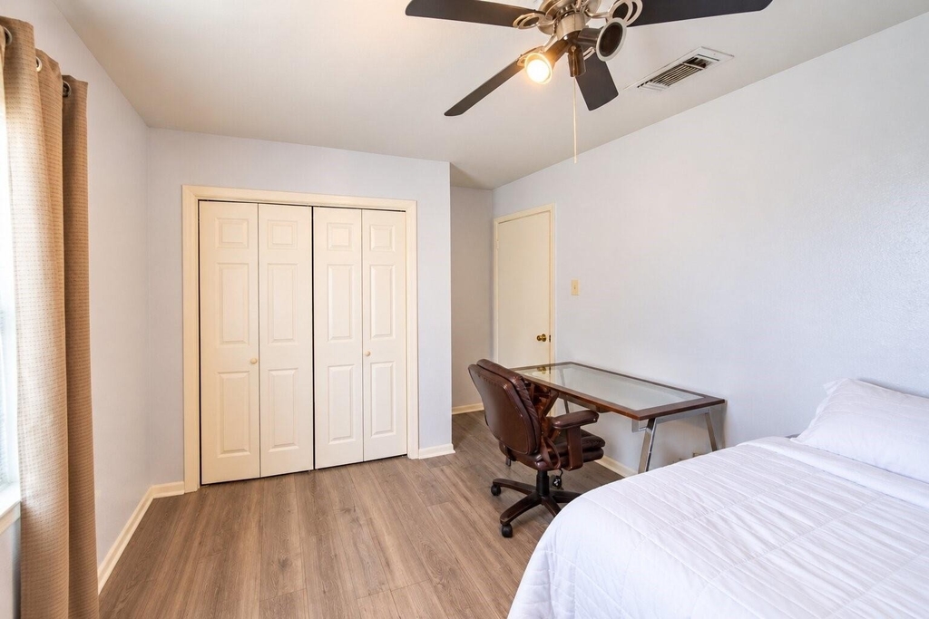 10550 Towneview Drive - Photo 9