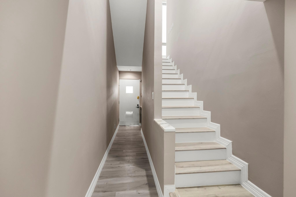 712 Parker Street - Photo 2