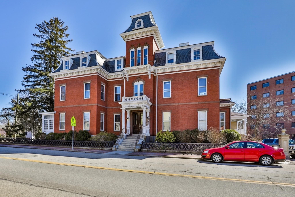 241 Middle - Photo 0