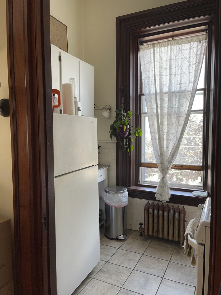 241 Middle - Photo 8
