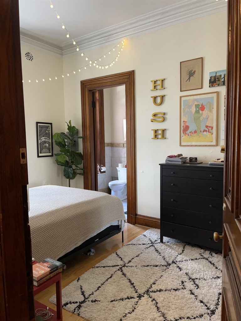 241 Middle - Photo 11