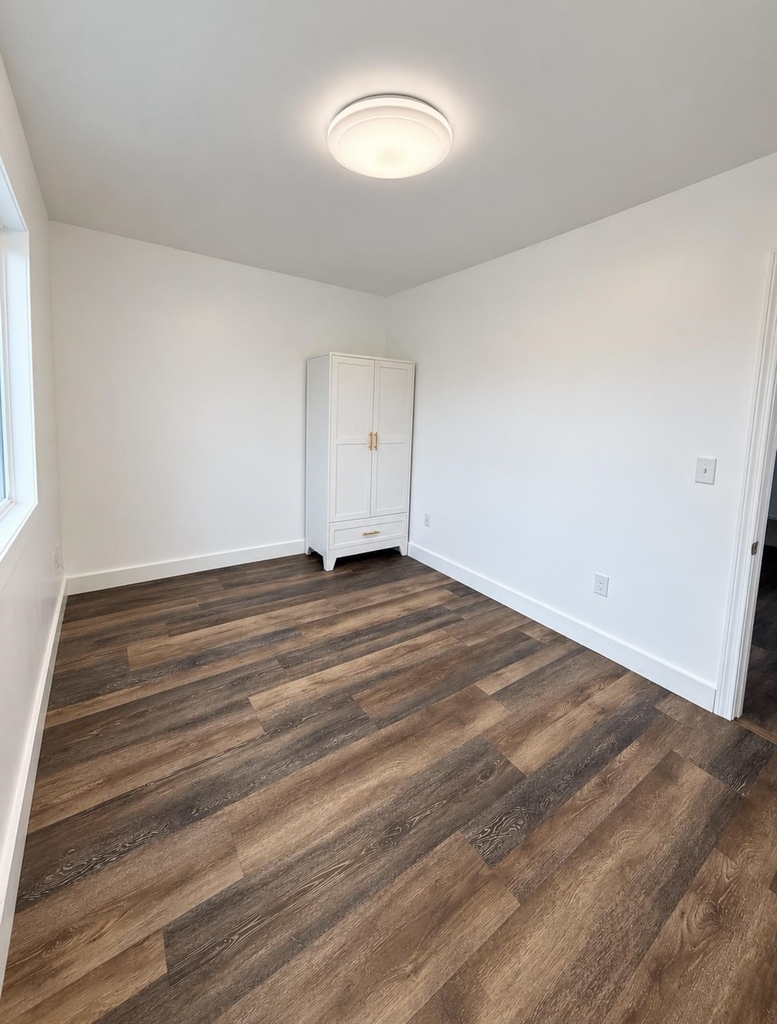 547 Central - Photo 2