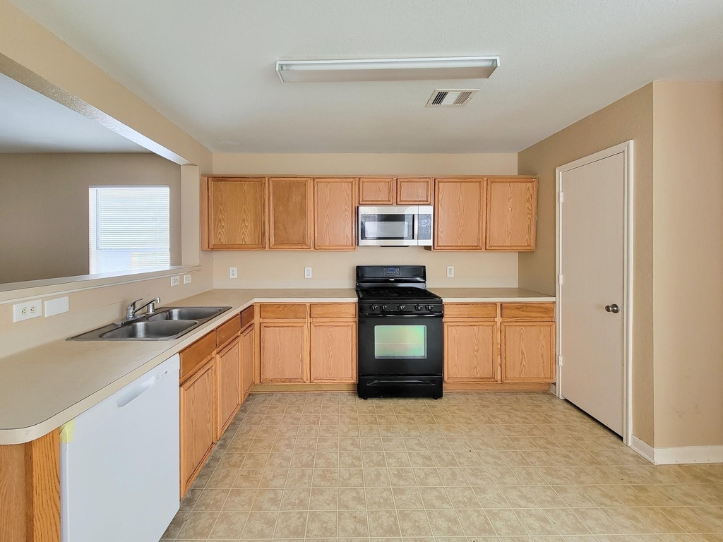 8106 Arrington Forest Lane - Photo 14