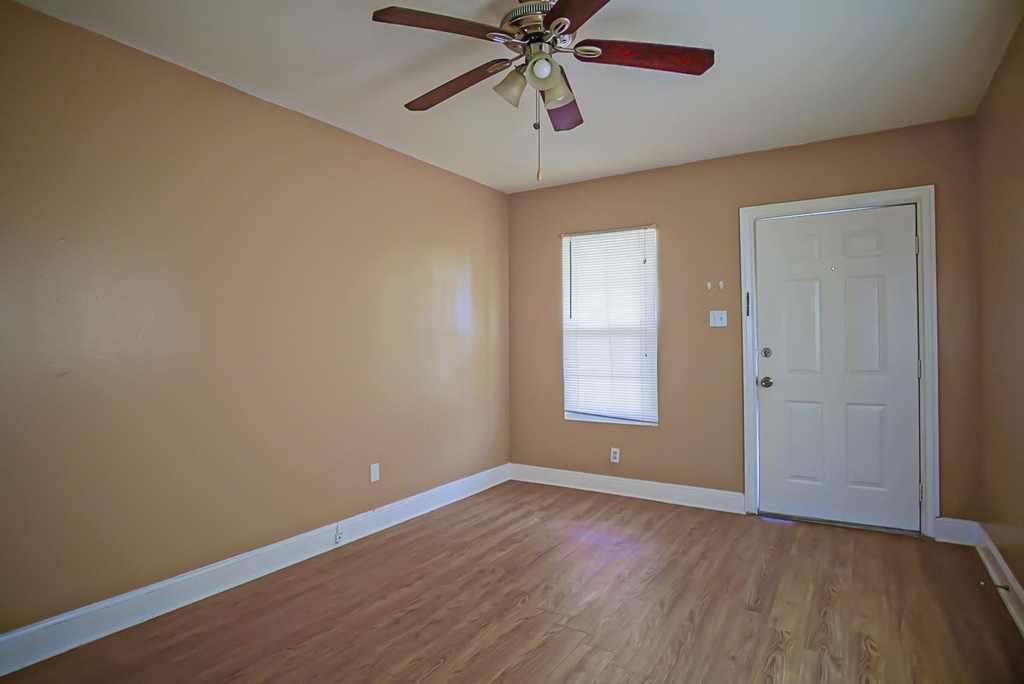 5218 Avenue P - Photo 2