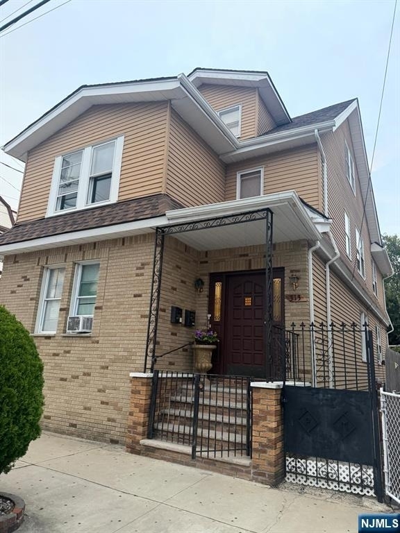 313 Chestnut - Photo 0
