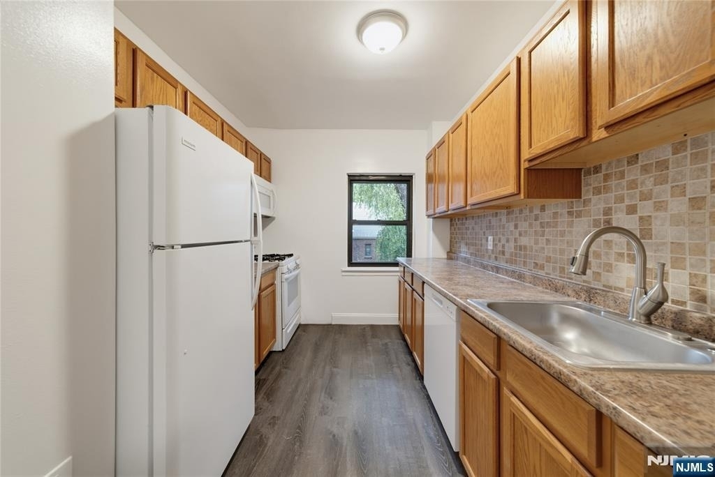 81 Chester - Photo 0