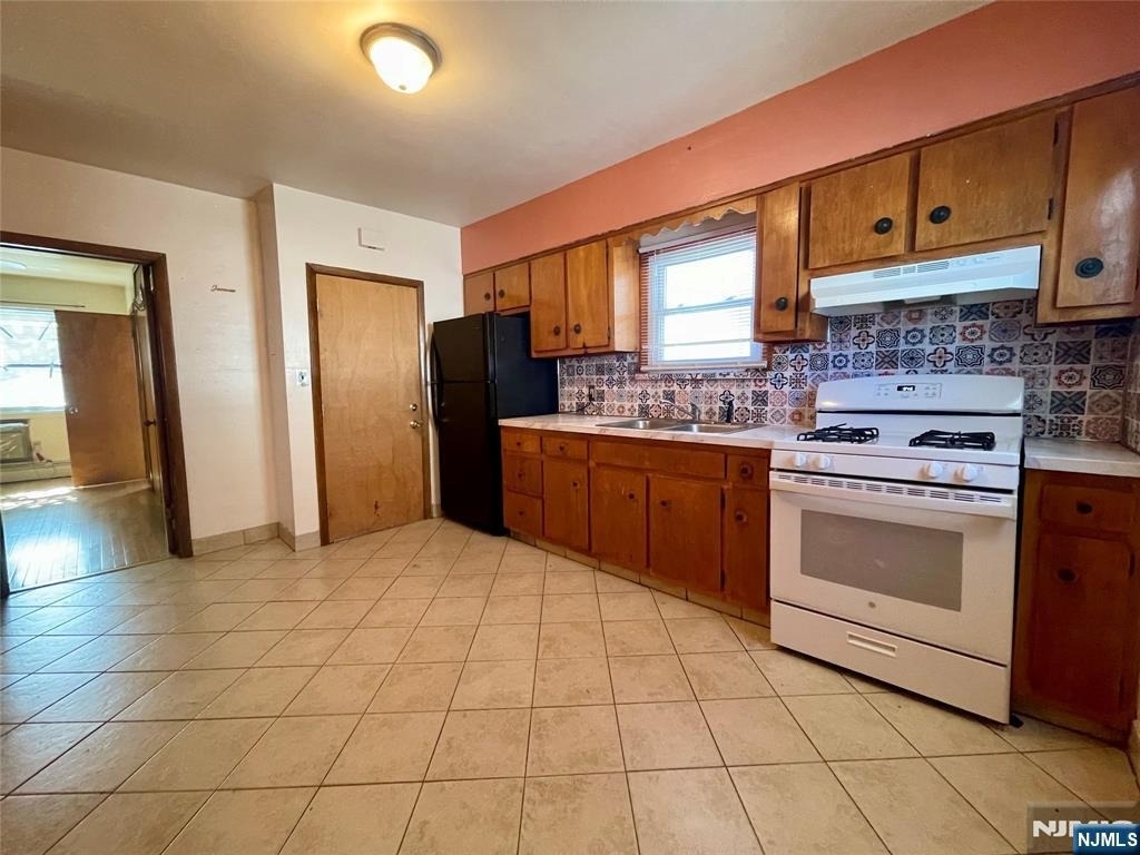 302 N 2nd - Photo 2