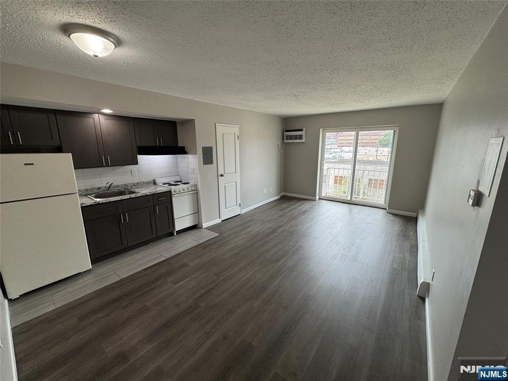 125 Lawrence - Photo 5