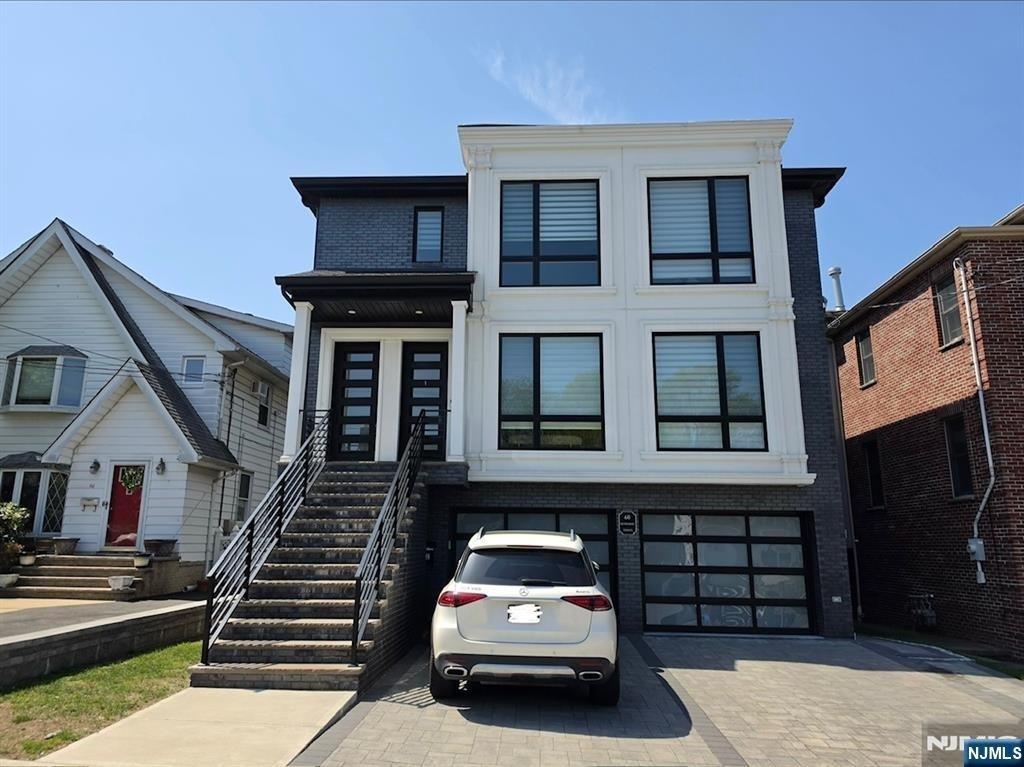 60 Brinkerhoff - Photo 0