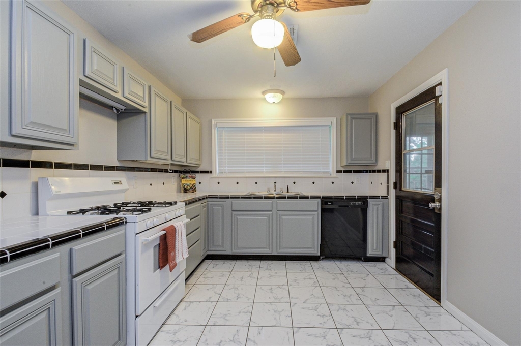 2219 Wakefield Drive - Photo 6