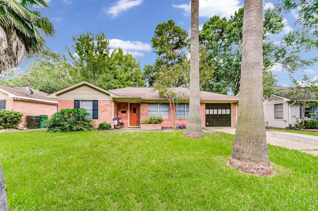 2219 Wakefield Drive - Photo 0