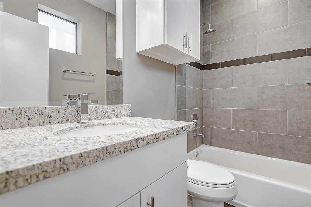 2217 St Emanuel Street - Photo 3