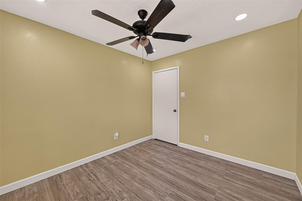 7402 Londres Drive - Photo 25