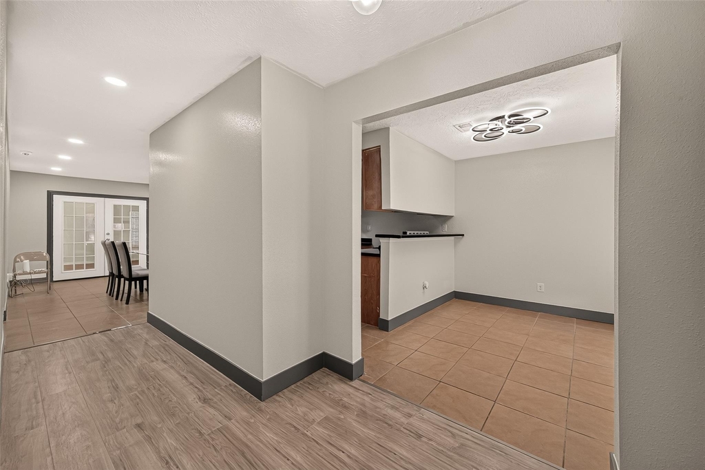 7402 Londres Drive - Photo 4