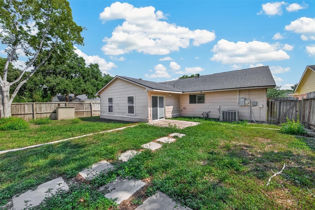 7402 Londres Drive - Photo 37
