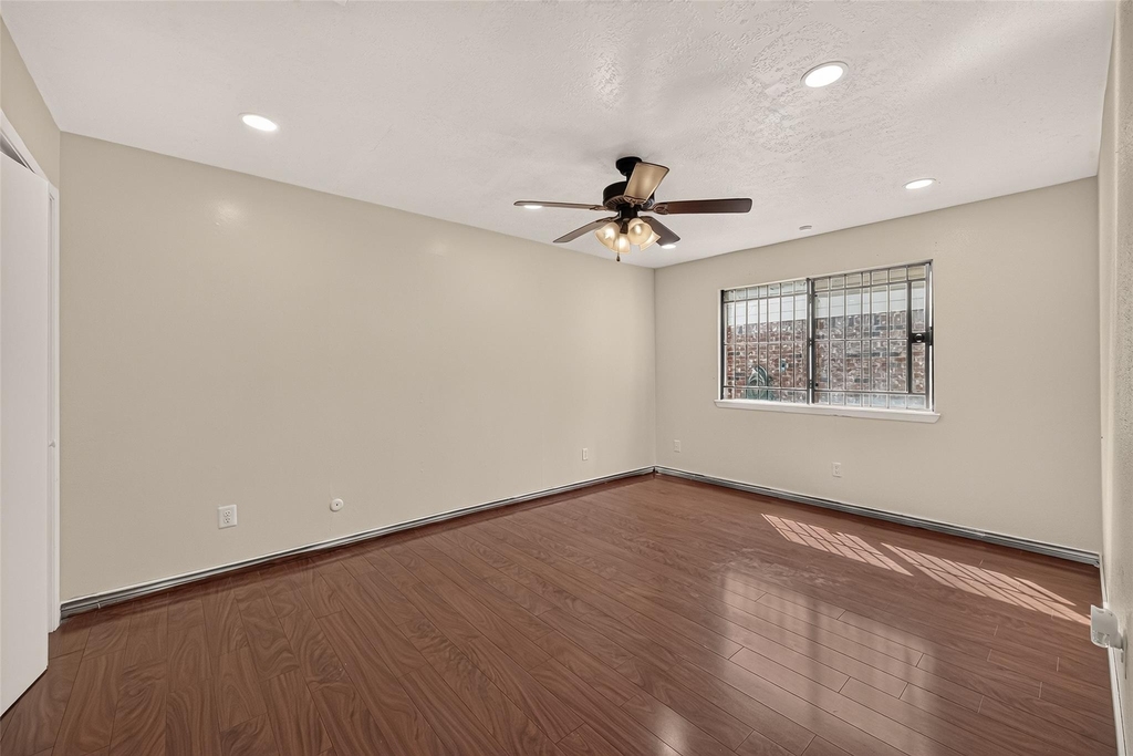 7402 Londres Drive - Photo 27