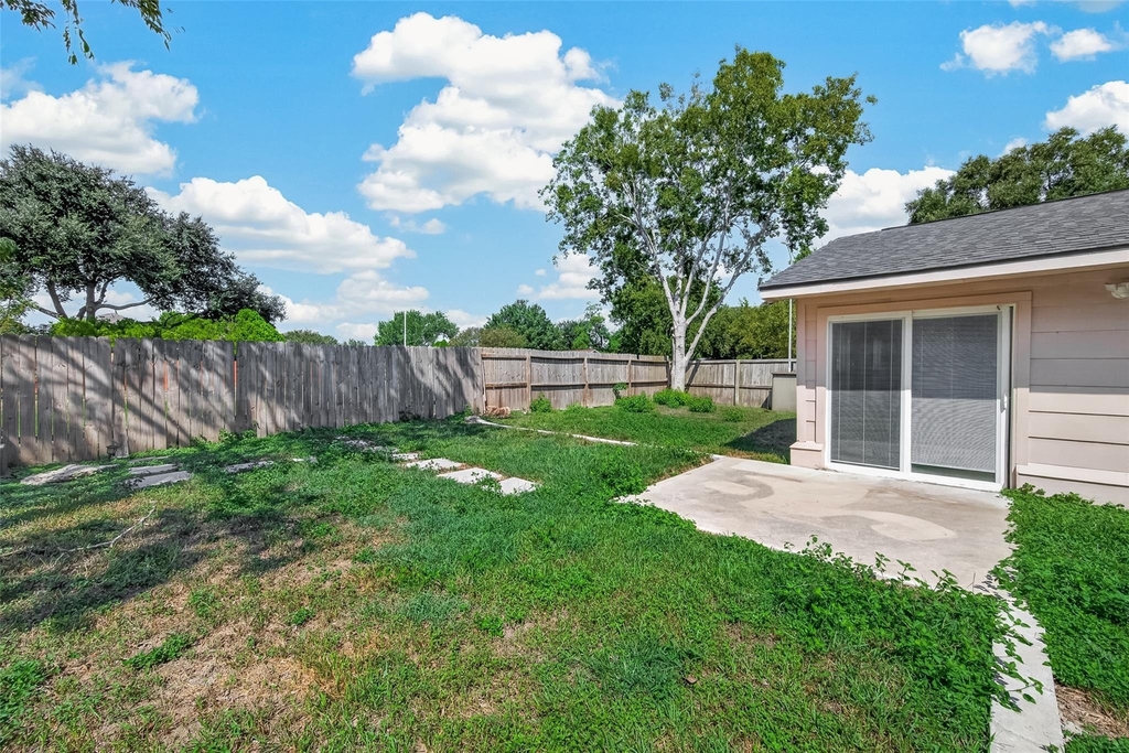 7402 Londres Drive - Photo 36