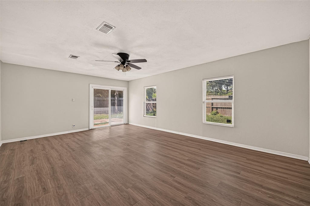 7402 Londres Drive - Photo 18