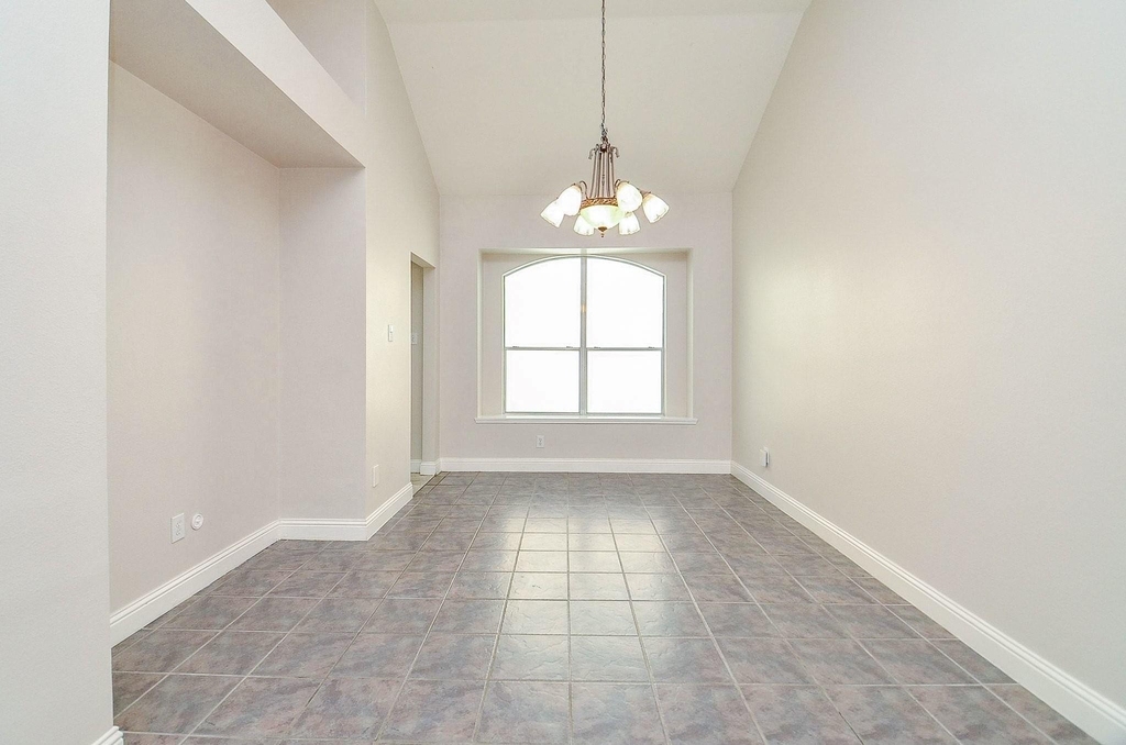 19715 Lindenfield Court - Photo 12