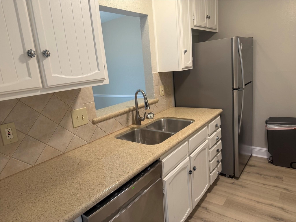 18210 Heritage Lane - Photo 4