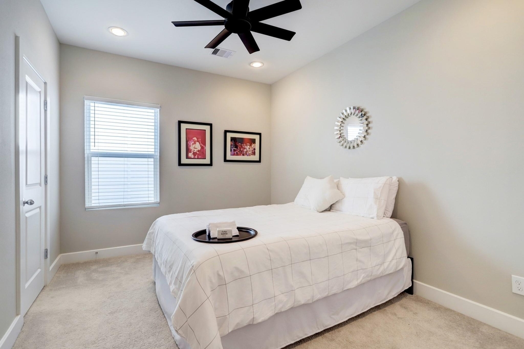 4202 Gillespie Street - Photo 9