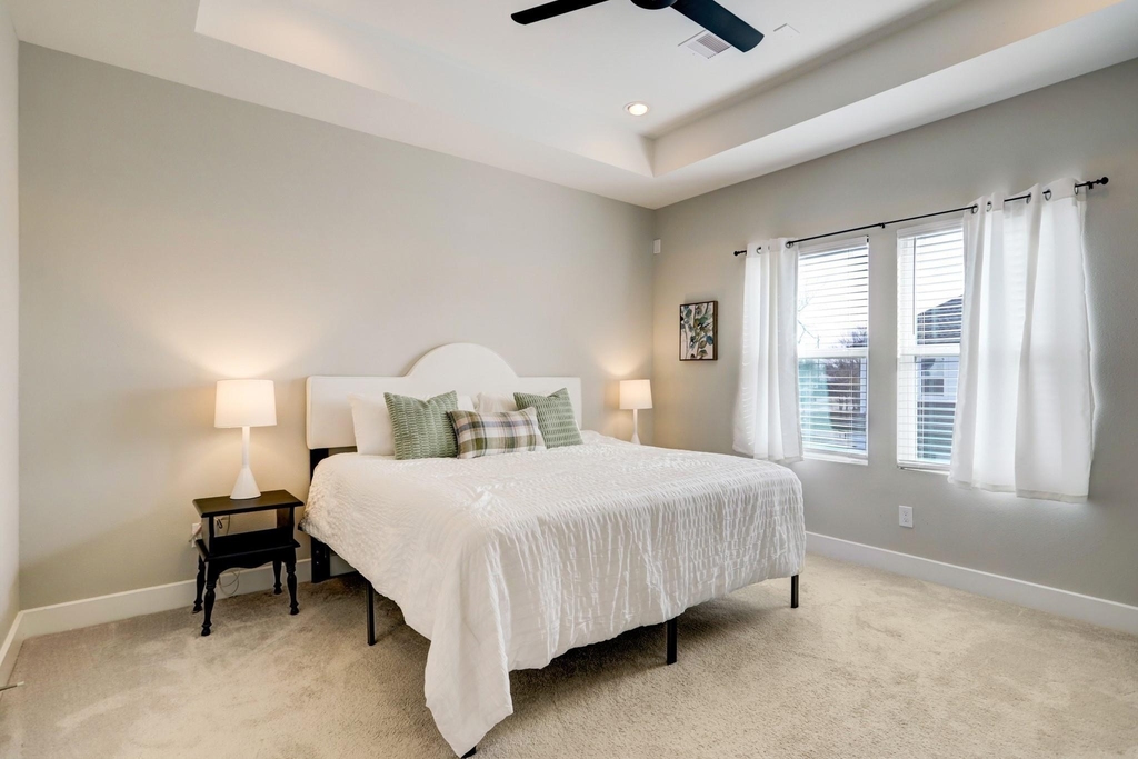 4202 Gillespie Street - Photo 6