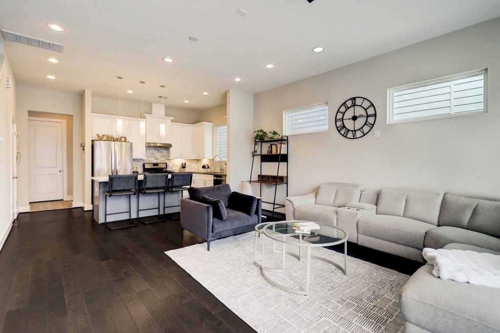 4202 Gillespie Street - Photo 4