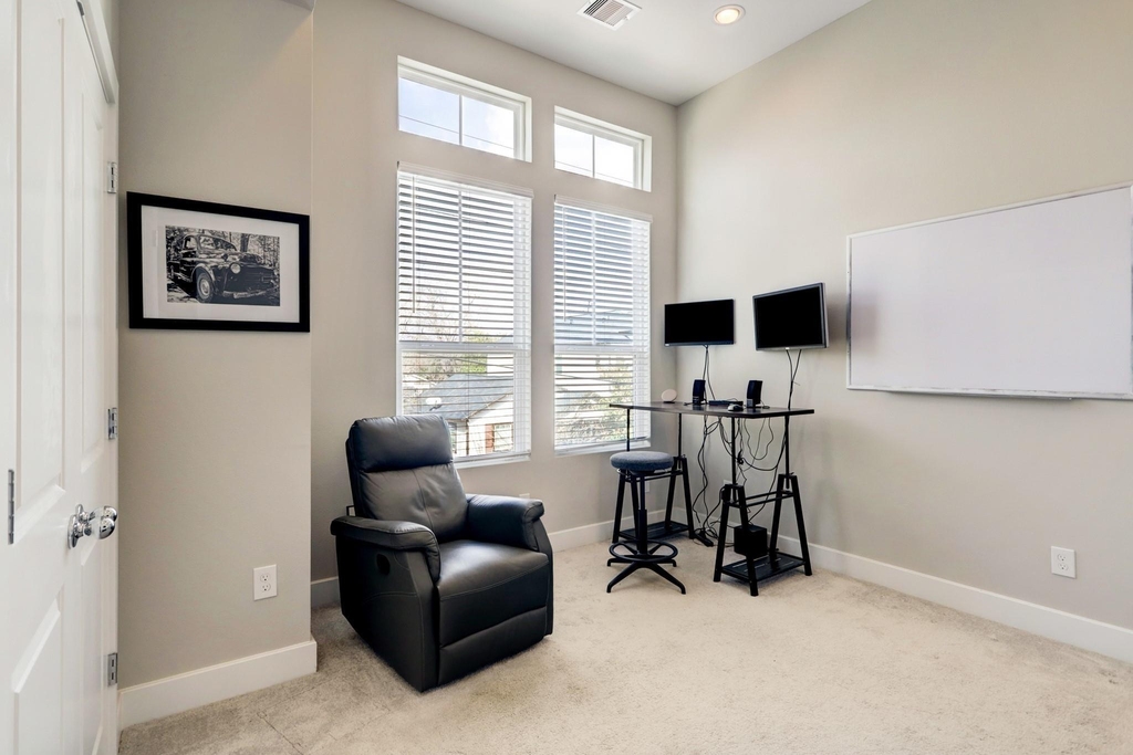 4202 Gillespie Street - Photo 11