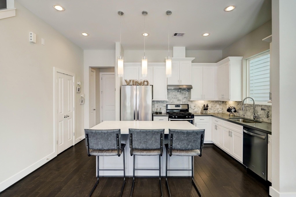 4202 Gillespie Street - Photo 3