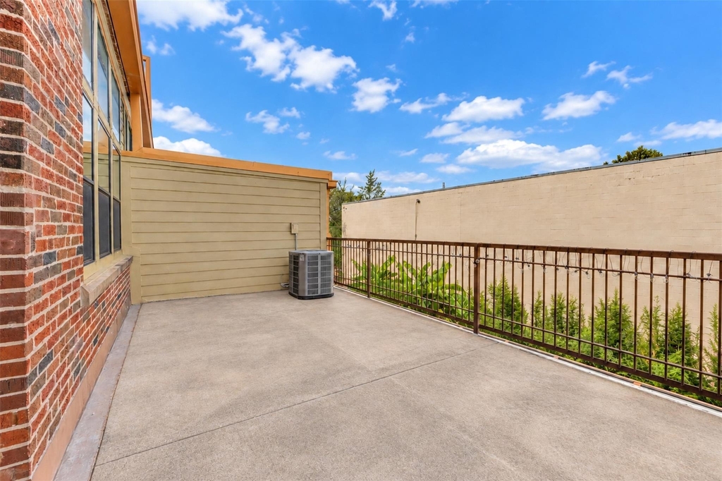 2323 Polk Street - Photo 19